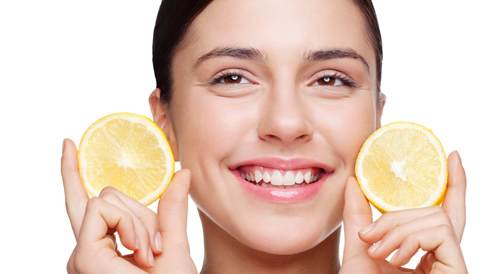 "فوائد الليمون للبشرة ووصفات طبيعية للتفتيح"