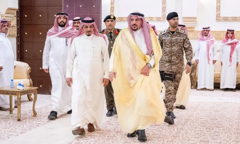 أمير القصيم يتفقد مركزي مدرج وطلحة ويلتقي الأهالي