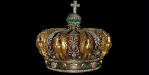 العثور على تاج الإمبراطورة أوجيني المسروق خارج متحف اللوفر في باريس