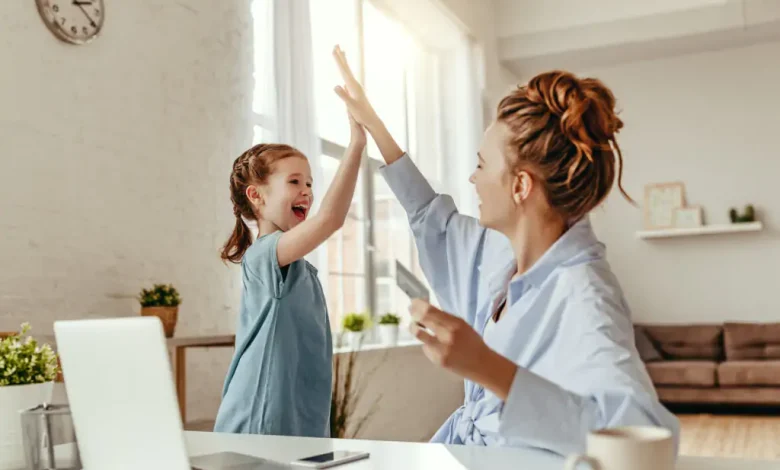 كيف نربي طفلًا يتحمل المسؤولية؟.. خطوات عملية لبناء جيل يُعتمد عليه