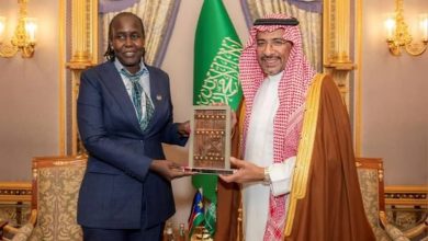 وزير الصناعة يبحث تعزيز الشراكة الصناعية والتعدينية مع جنوب السودان 