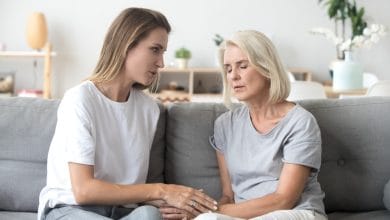 كيف نمنح مريض الزهايمر حياة أكثر أمانًا وطمأنينة؟