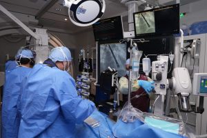 مدينة الملك عبدالله الطبية تنجح في علاج ثمانينية من إرتجاع الصمام بإستخدام تقنية مبتكرة