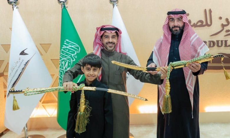 تتويج أبطال "سيف الملك" و"شلفا الملك" والفائزين في كؤوس مهرجان الملك عبدالعزيز للصقور 2025